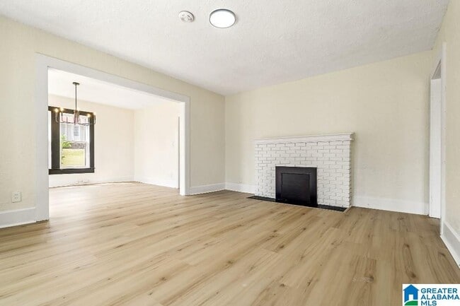 Photo - 425 Oak St
