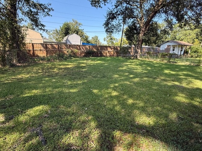 Photo - 3 Bedroom, 1 Bathroom Home for Rent