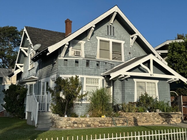 Building Photo - 501 W 8th St Unit 501-A