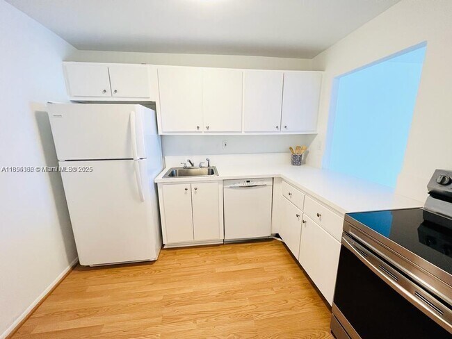Photo - 800 Parkview Dr Unit 605