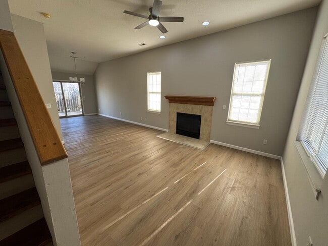 Photo - 410 Trent Ct