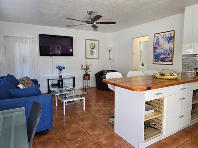 Photo - 415 SW 16th St Unit D