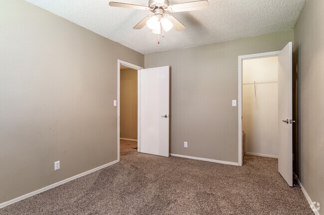 2BR, 1.5BA Townhouse - Affric