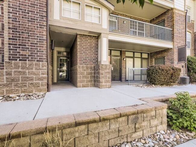 Stunning 2 bedroom 2 bath with loft in Aurora!