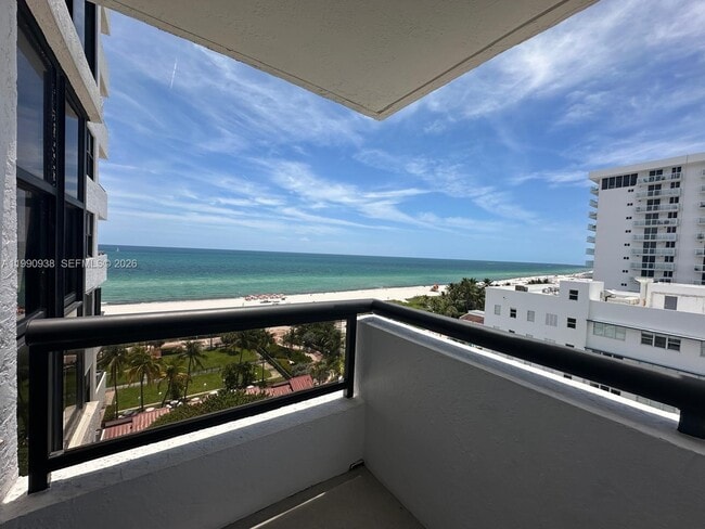 Building Photo - 2555 Collins Ave Unit 1114
