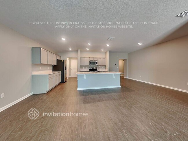 933 Caitlin Loop