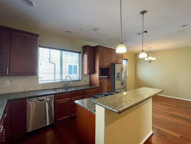 Photo - 1712 Ruxton Ln