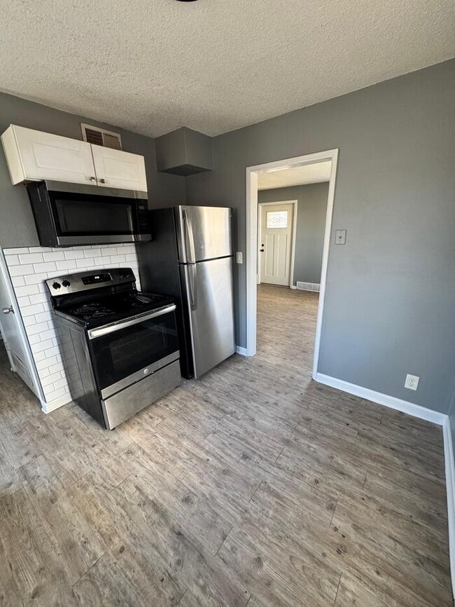 Photo - Section 8 Welcome 2 bed 1 bath duplex