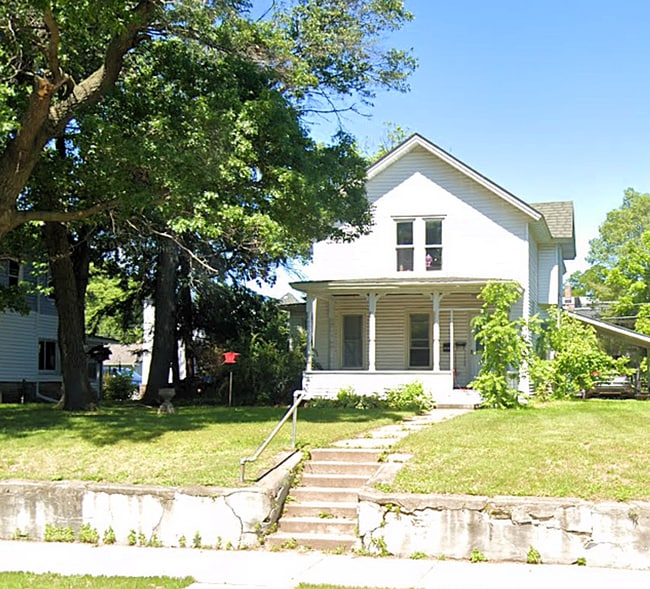 Building Photo - 322 1/2-316-312 W Columbia St Unit 316 W Columbia Street