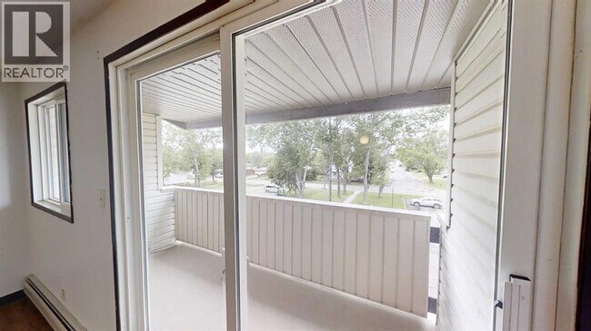 Photo - 5117-5144 44 St