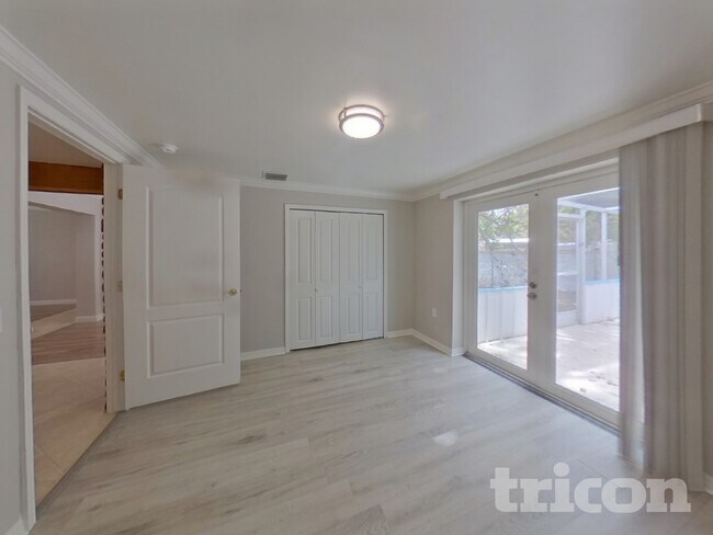 Photo - 2406 Decottes Ave