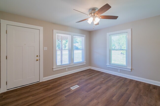 Photo - 69 Lowe Ave NW