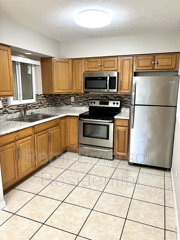 Photo - 162 Landmark St Unit #A