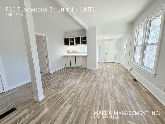 Photo - CHARMING 3 BED/2 BATH MAIN FLOOR UNIT IN WALKERVILLE + HYDRO & GAS Unit 1