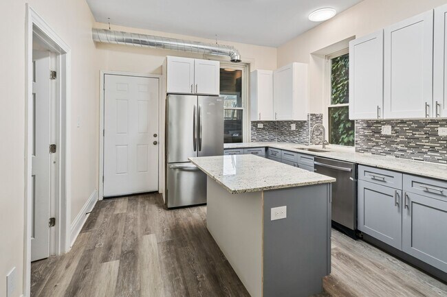 Photo - 1345 N Maplewood Ave Apartamentos