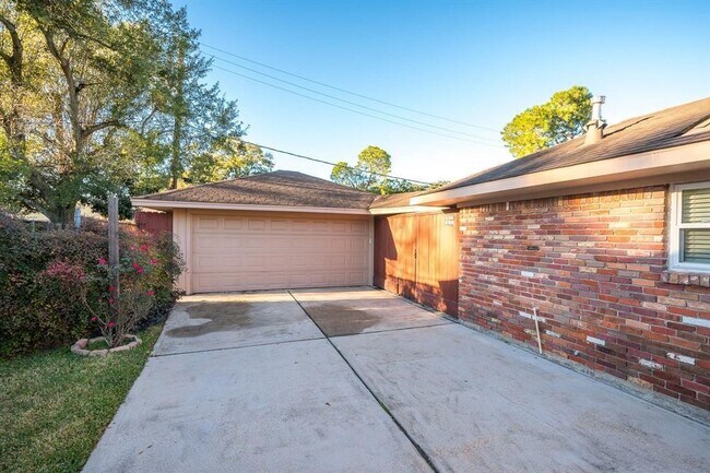 Photo - 5046 Yarwell Dr