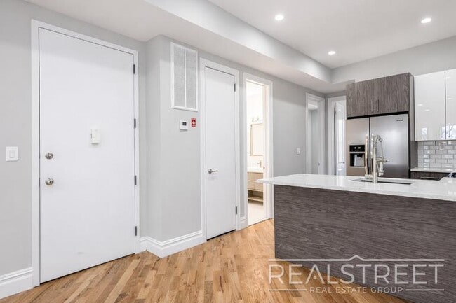 Photo - Stunning 3 BED 2 Bath Floor-Thru in Bed Stuy Unidad 2