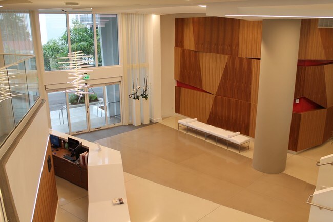 Exquisito vestíbulo grande - The Crimson