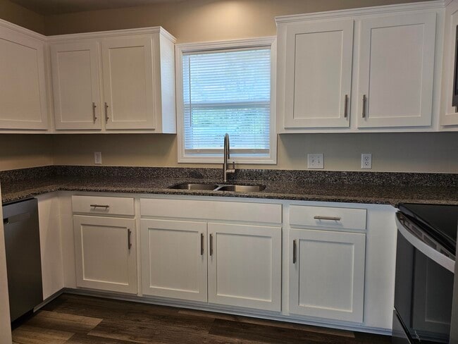 Photo - 5080 Seymour Rd