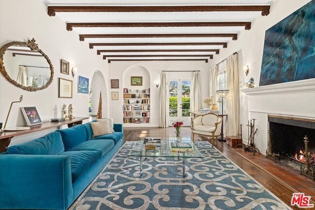 Photo - 537 N June St