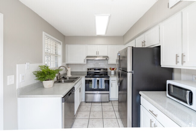 2BR, 1.5 - 1,100SF - Kitchen