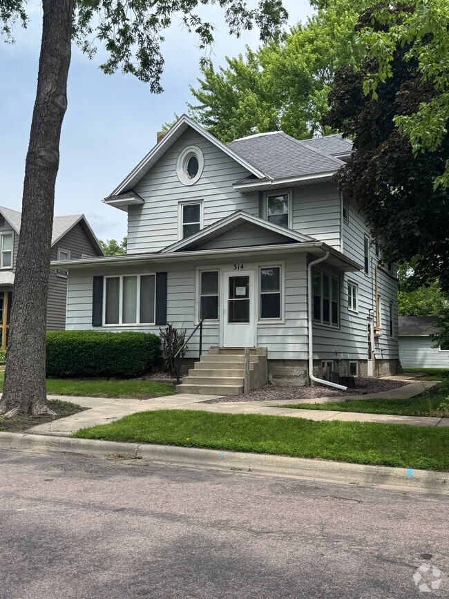 Building Photo - 314 Nicollet Ave Unit Upstairs Rental
