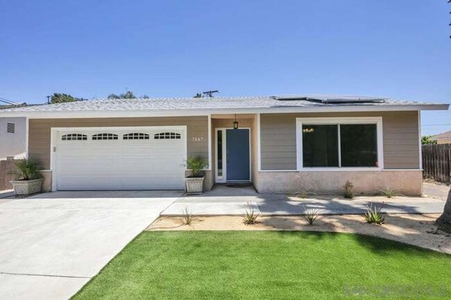 Lovely Family Home with Large Backyard - Lovely Family Home with Large Backyard