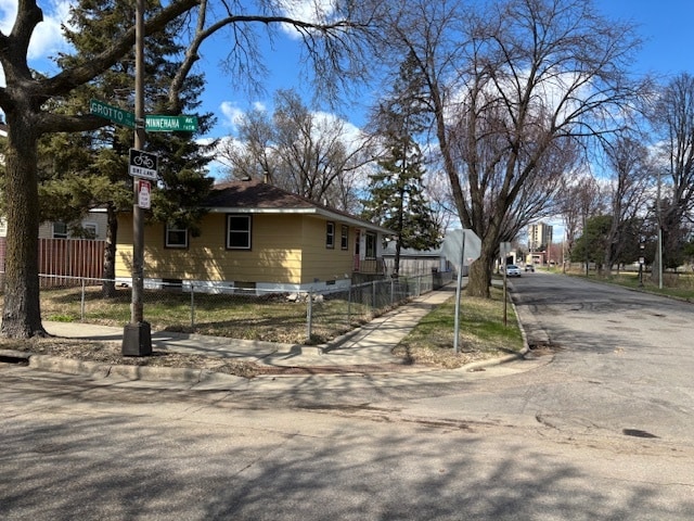 Photo - 725 Grotto St N