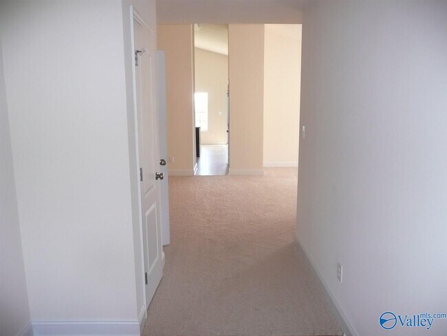 Photo - 209 Shadow Cove Dr SW