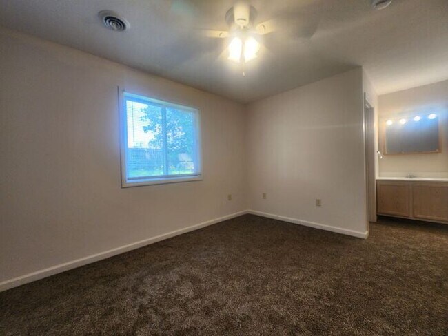 Photo - 2 Bedroom Duplex - *Pets Welcome! Casa