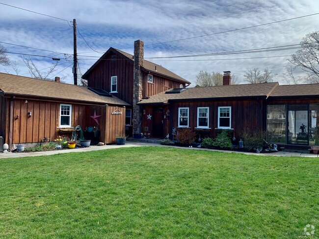 Building Photo - 110 E Wharf Rd Rental