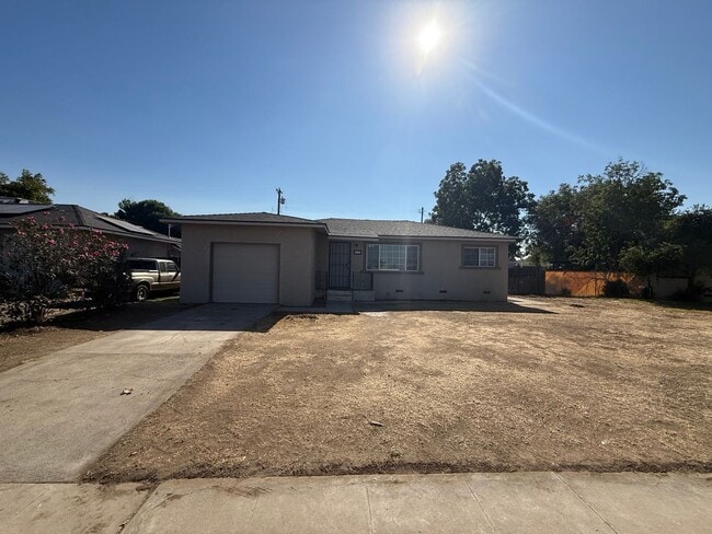 Building Photo - Available Soon! WITH HVAC Rental
