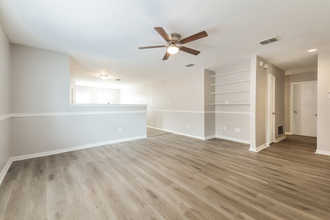 Photo - 725 Orchid Blvd