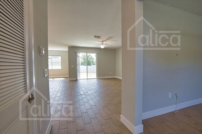 Photo - 1610 Rada Ln