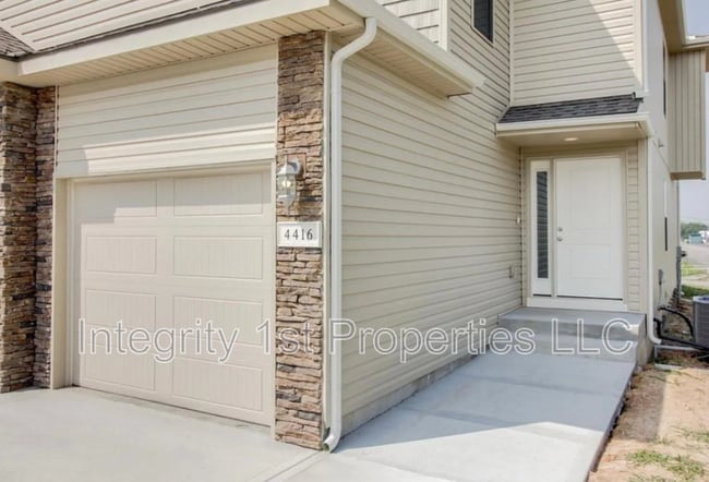 Building Photo - 10501 Clubhouse Dr