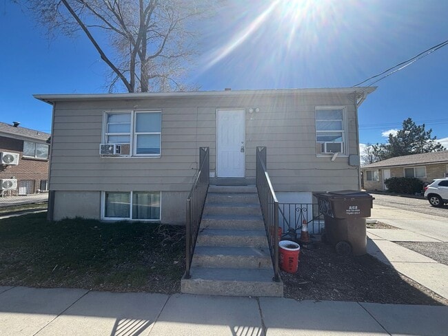 Building Photo - 732-742 W Wasatch St Unit 738