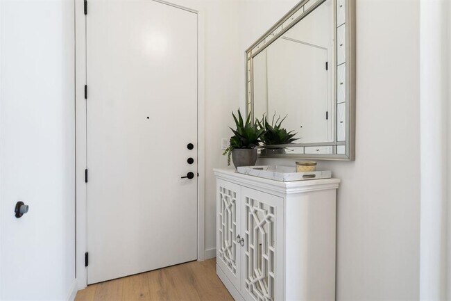 Photo - 800 Embassy Dr Unidad 525