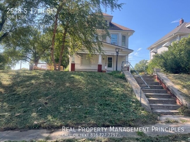 Building Photo - 2528 S 17th St Rental