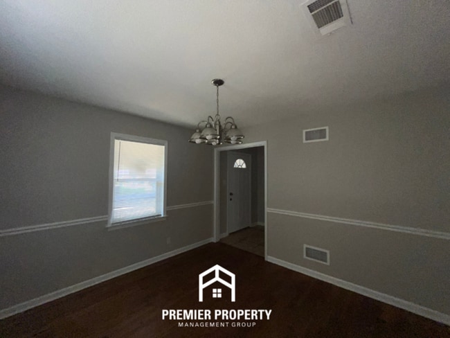 Photo - 5037 Woodlark Ave