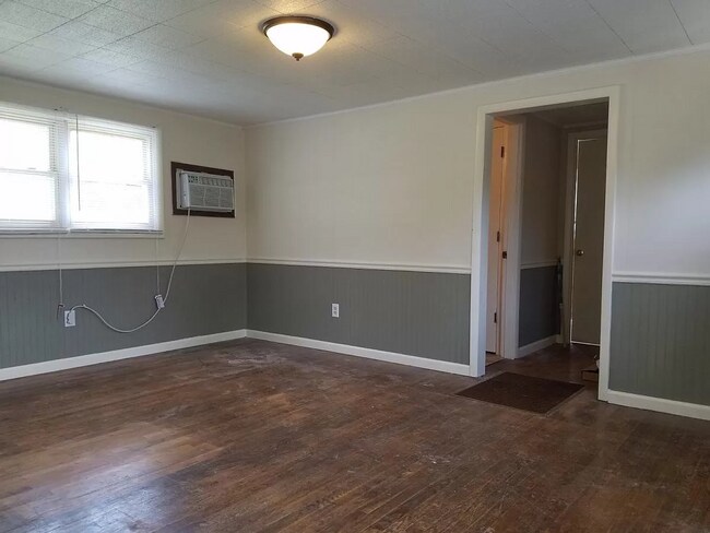 Photo - Two Bedroom House With Spacious Yard On Whipple Drive