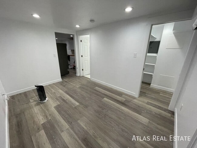 Photo - 6915 Brookhill Dr E Unit B