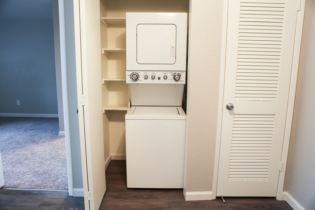 Washer & Dryer on site - Sierra Ridge