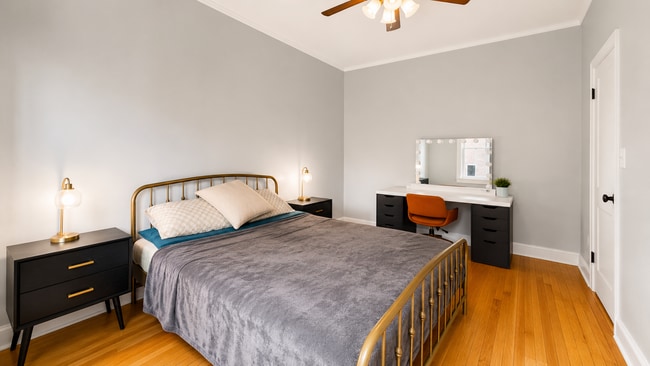 Building Photo - 3610 N Claremont Ave Unit # 0M3