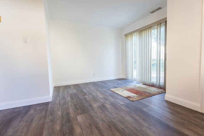 Photo - Spacious 2 Bedroom, 1 Bathroom (Full House...