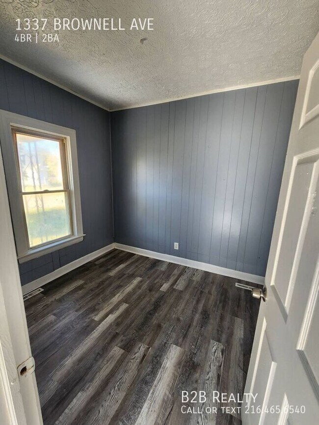 Photo - 1337 Brownell Ave