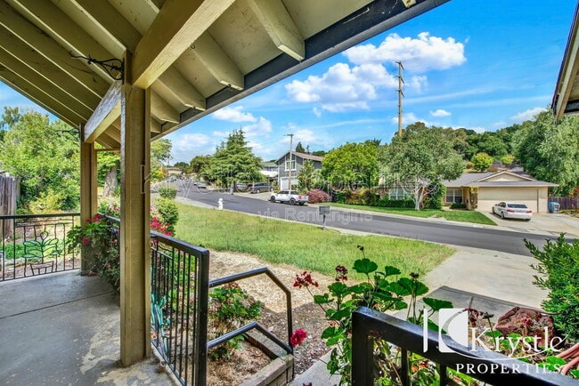 Photo - 1398 Hale St