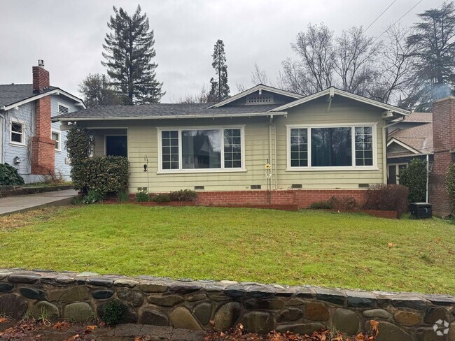 Building Photo - Cozy Downtown home with Fenced backyard