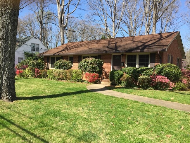 Building Photo - 1301 Brookwood Dr