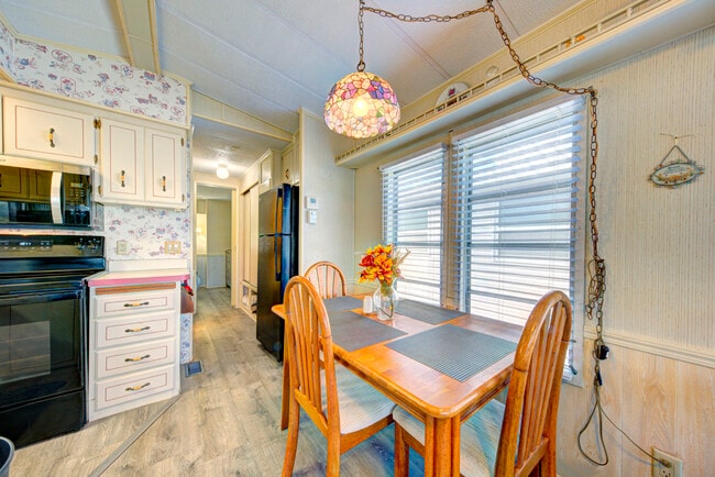 Photo - 283 Buffalo Pl