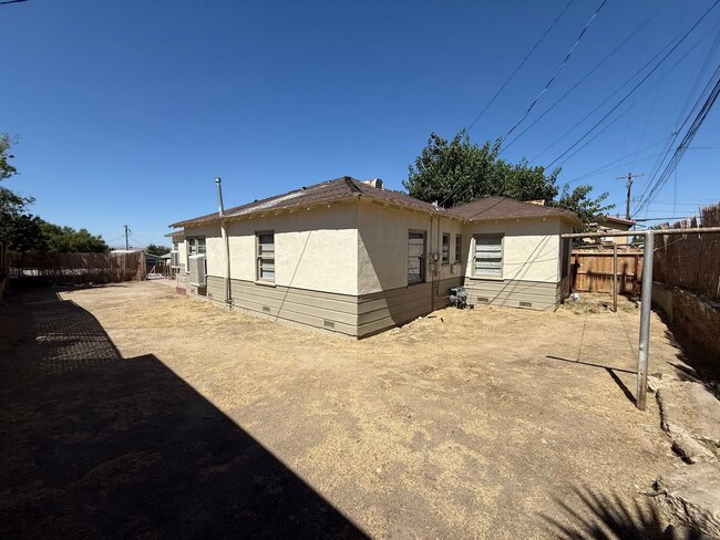 Photo - 511 Philippine St